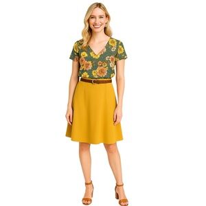 Forever 21 Contemporary Women’s Floral Top Short Sleeve V- Neck Green Size Small